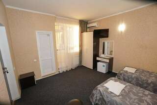 Гостевой дом Альбатрос Адлер Четырехместный номер с балконом-4