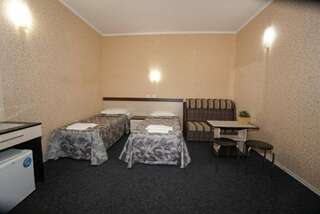 Гостевой дом Альбатрос Адлер Четырехместный номер с балконом-1