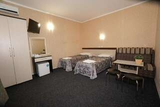 Гостевой дом Альбатрос Адлер Четырехместный номер с балконом-3