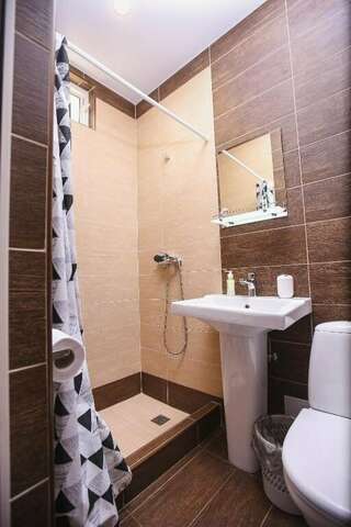 Гостевой дом Альбатрос Адлер Стандартный четырехместный номер эконом-5