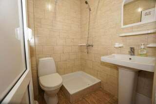 Гостевой дом Альбатрос Адлер Улучшенный трехместный номер с балконом-7