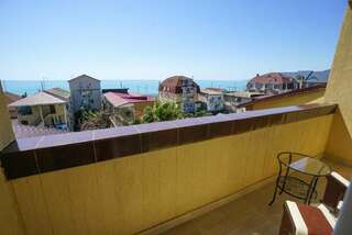 Гостевой дом Альбатрос Адлер Улучшенный номер-студио с видом на море-6