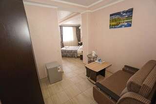 Гостевой дом Альбатрос Адлер Улучшенный номер-студио с видом на море-3